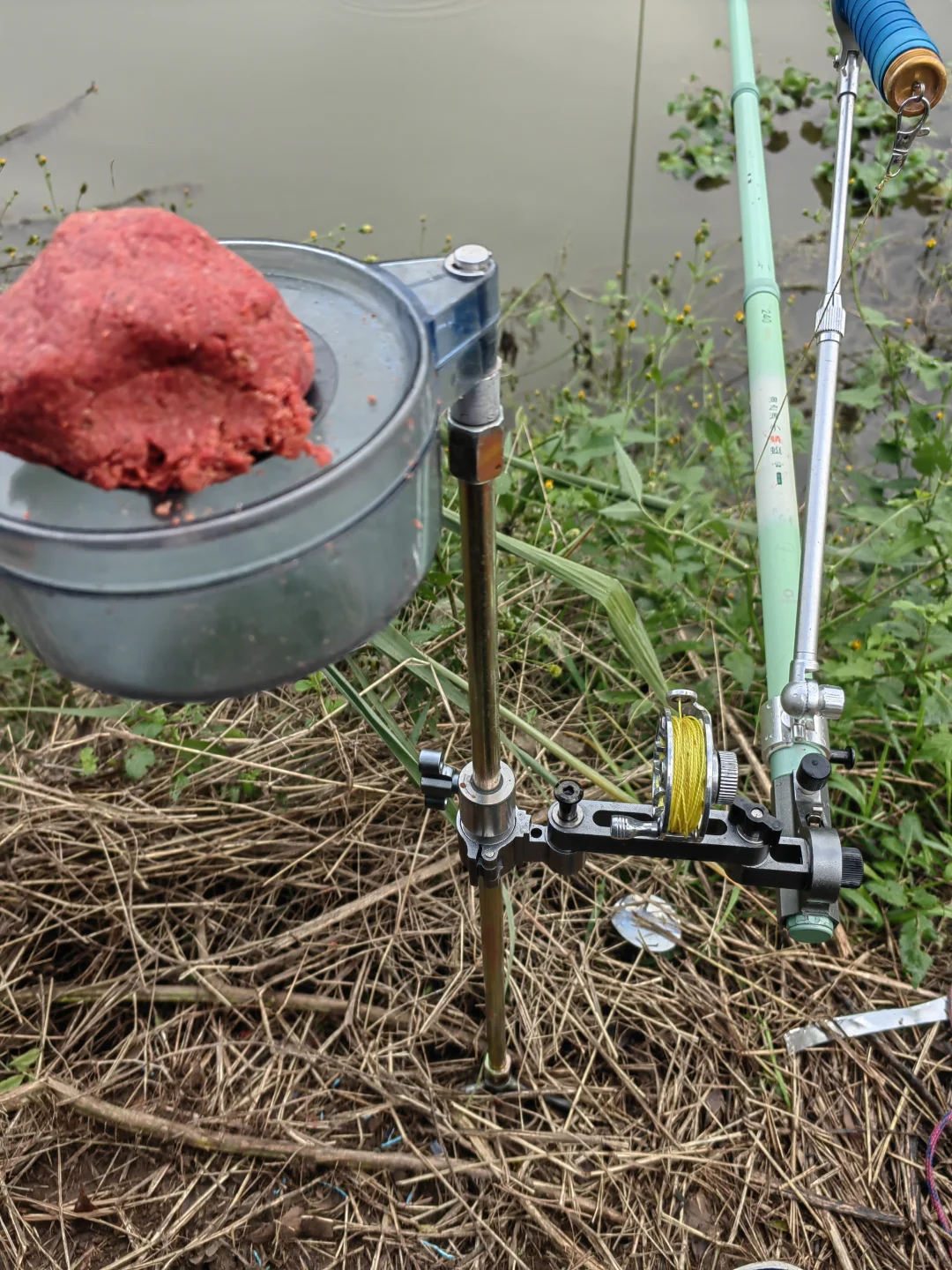 20块！自己组装方便又稳固的地插