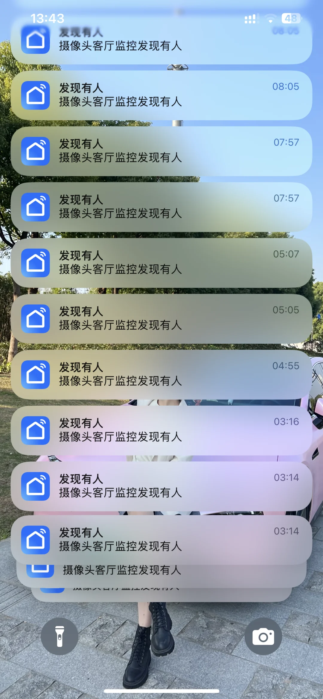 大半夜的客厅监控一直报警有人…………