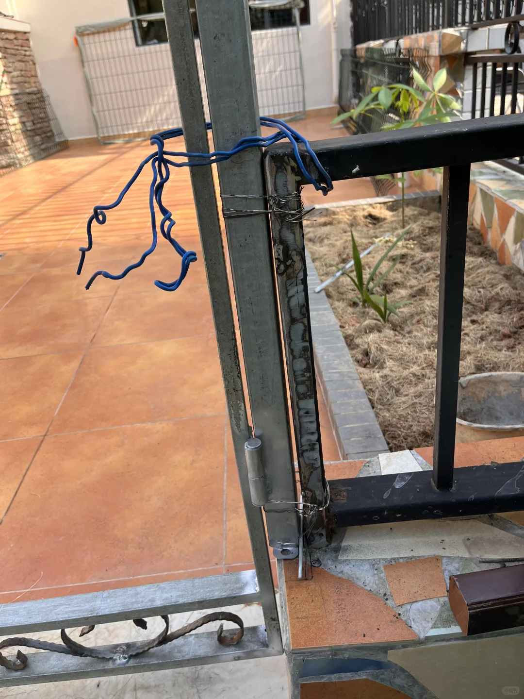 自制铁艺门+铁丝网围栏 25-11-3