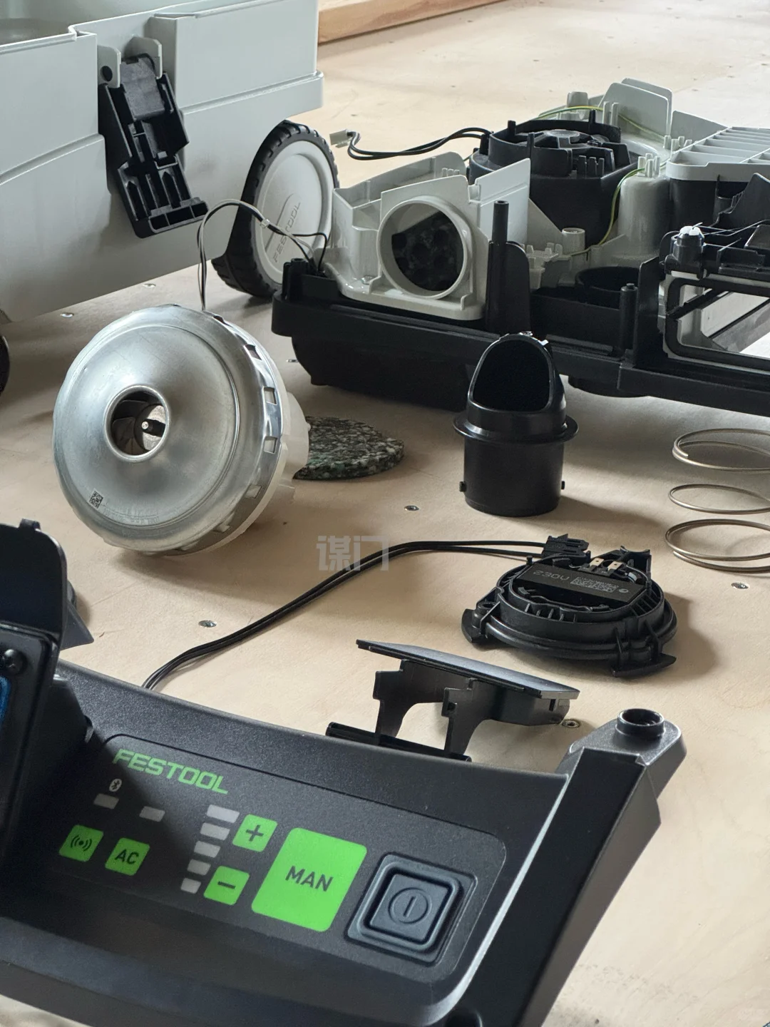拆开一台吸尘器，看见它的制造逻辑