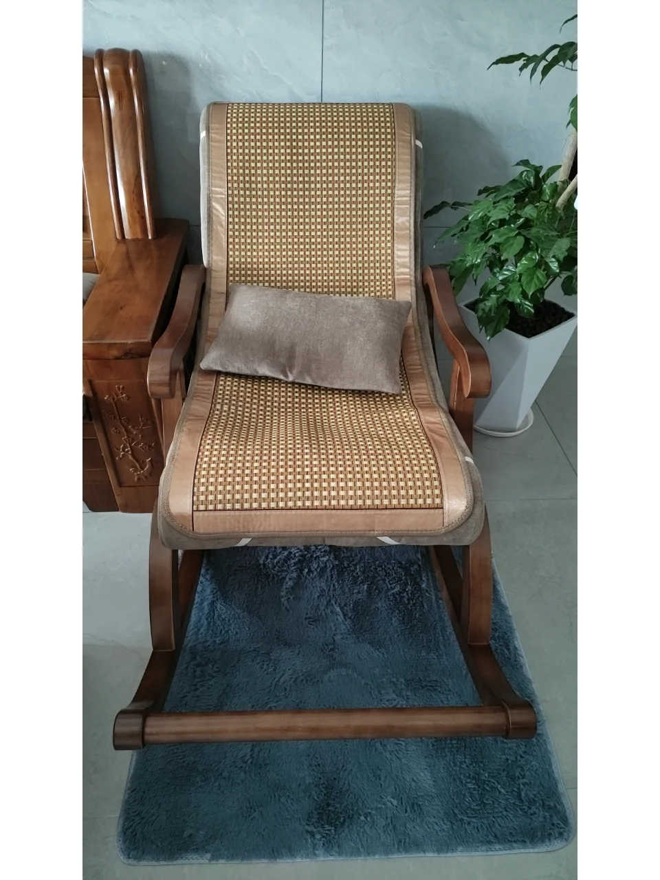 给父母的实木摇椅——让舒适与陪伴触手可及