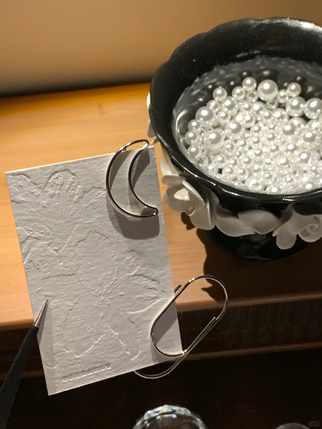 低调的凹印百合