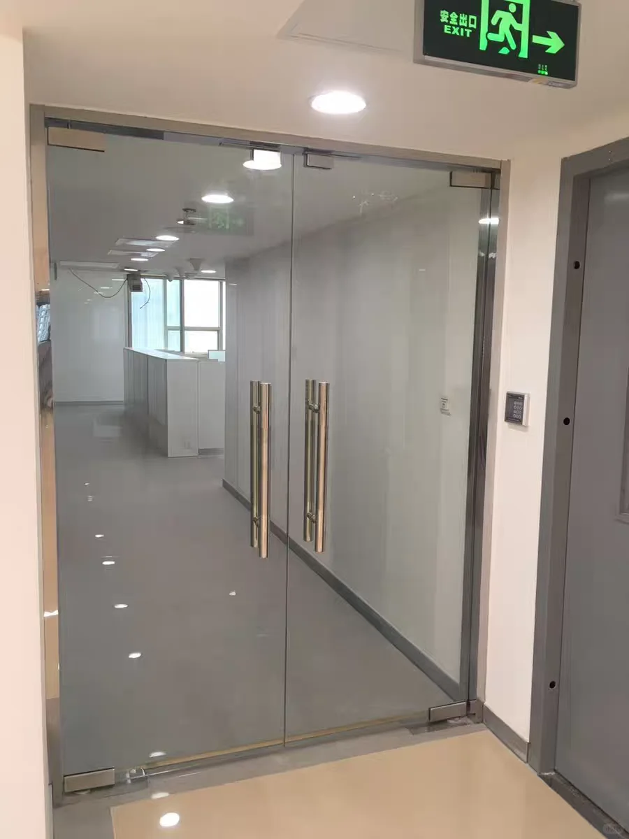 重庆全新定做玻璃门，钢化玻璃门店面推拉门