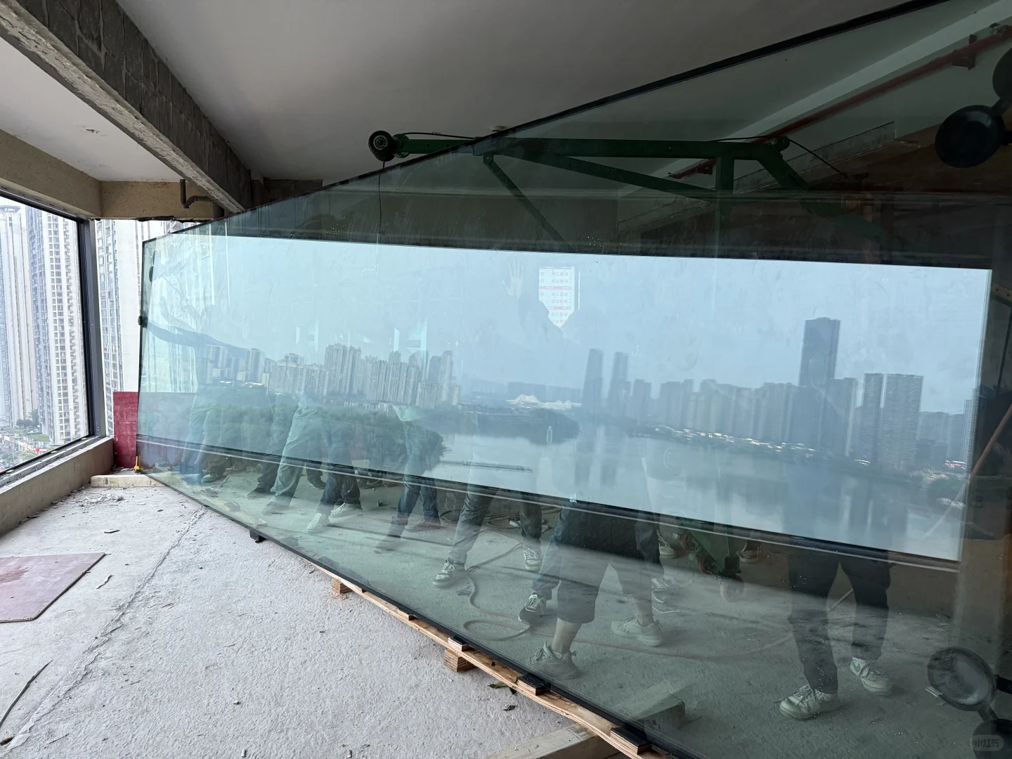 长沙封阳台大玻璃还有比这大的吗