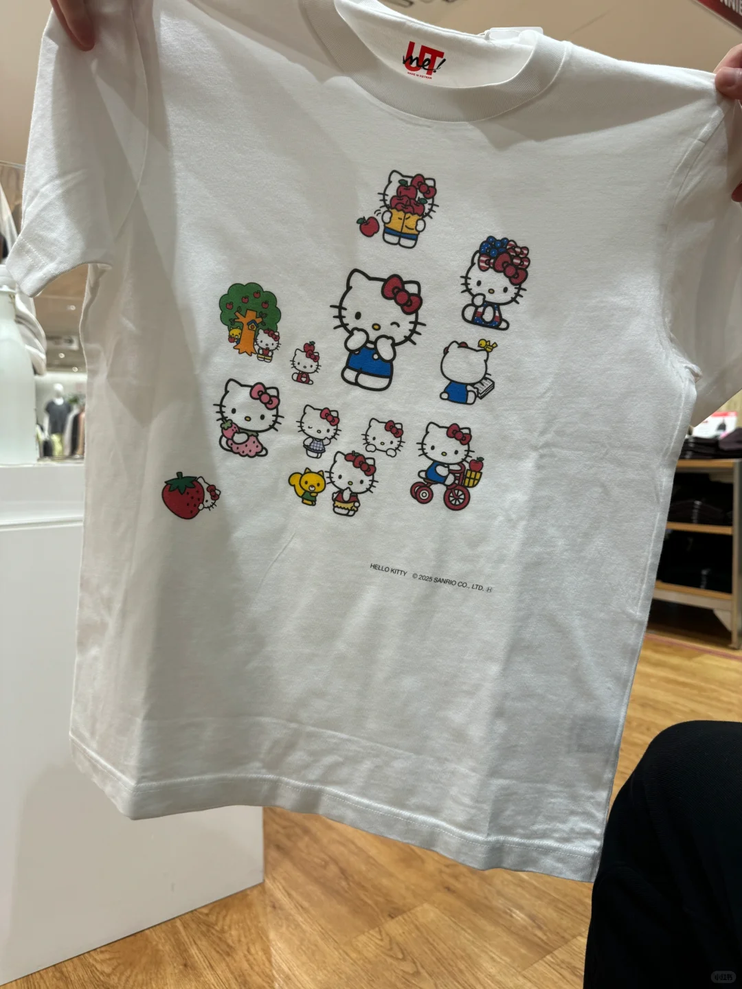 优衣库Hello Kitty定制T恤