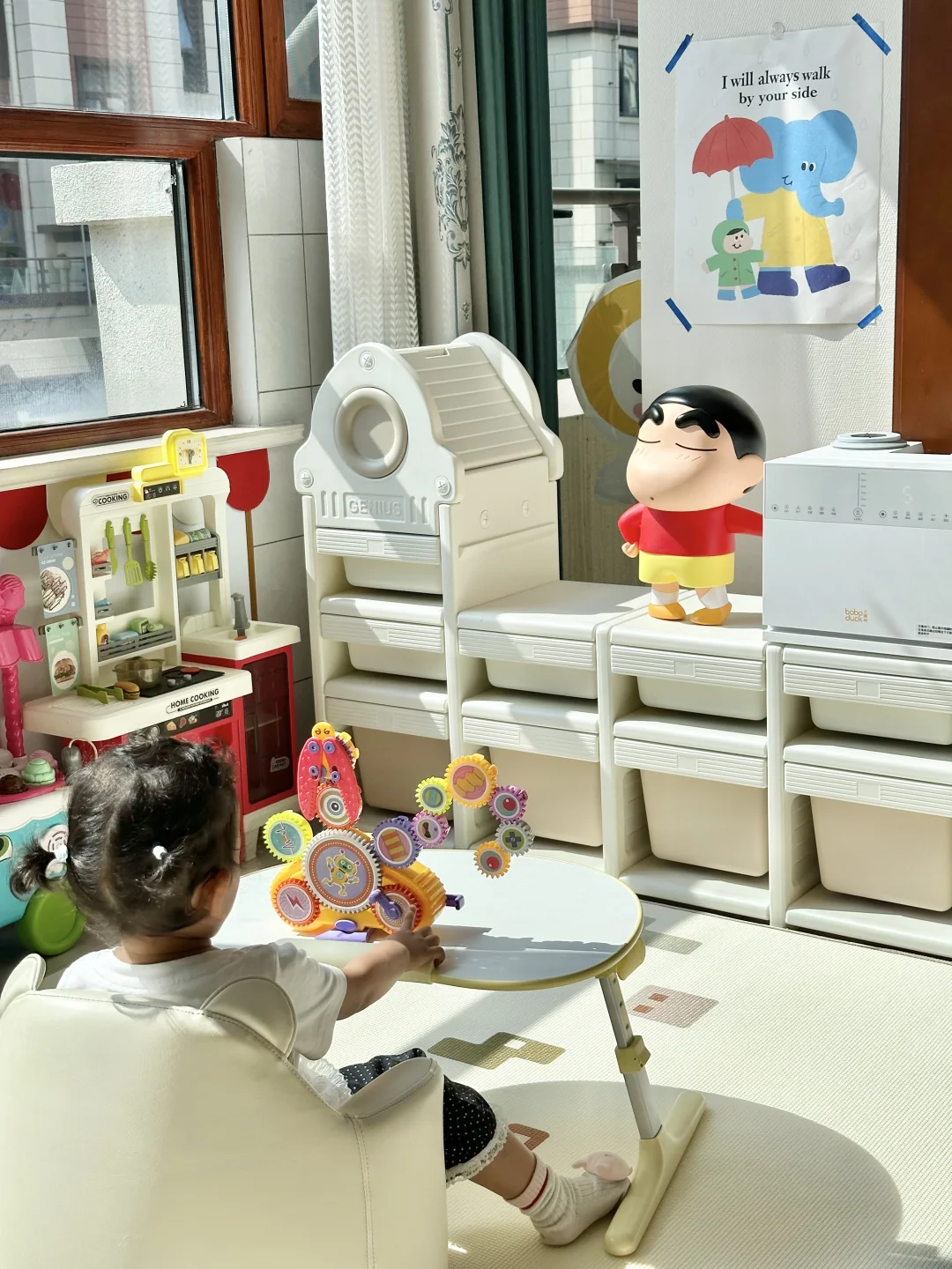 巴掌大的阳台装满了女儿的快乐