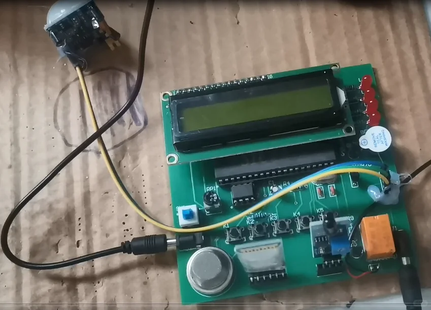 基于单片机的矿区火灾监测系统设计