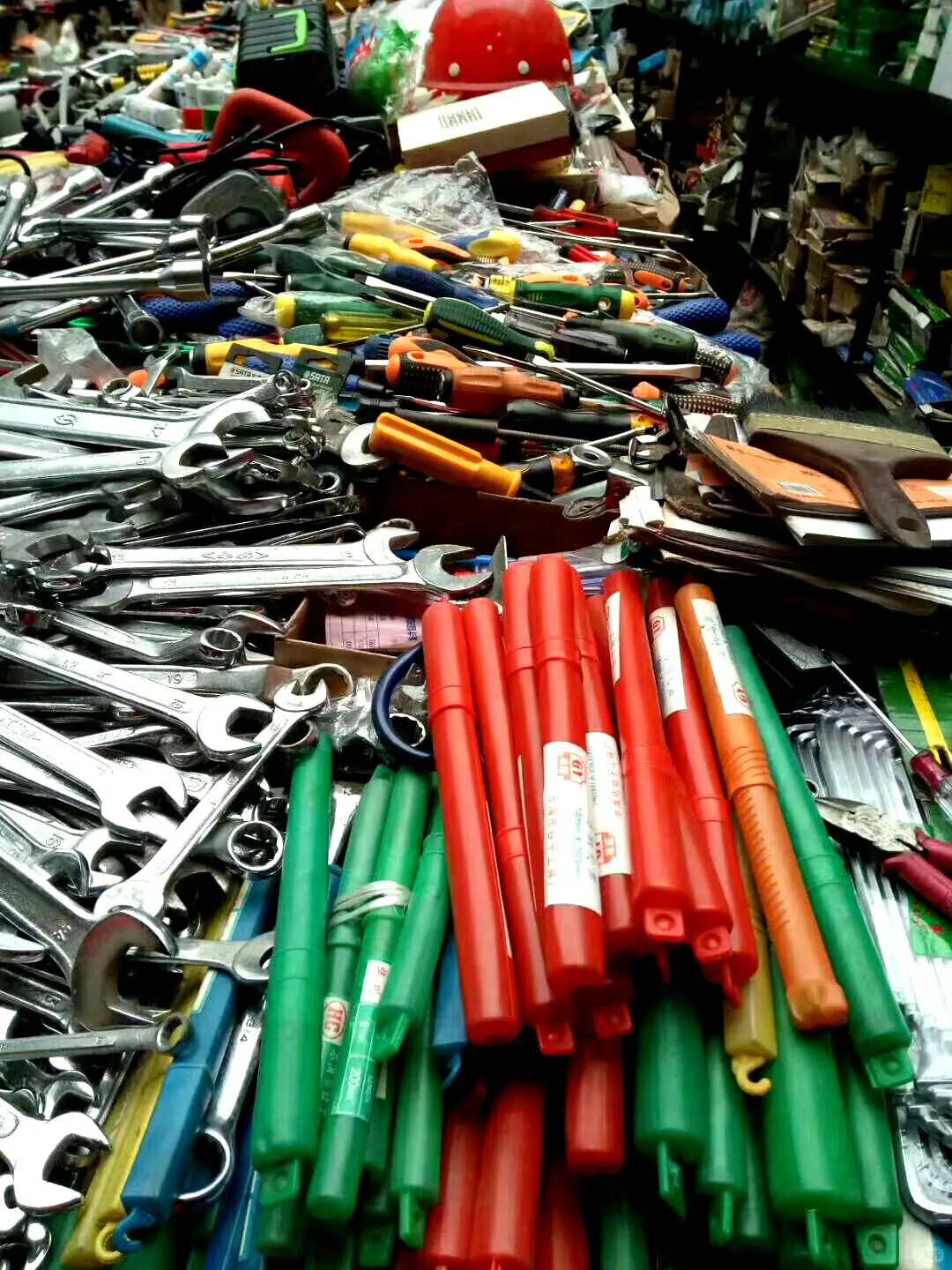 五金工具的批发与零售业务相结合