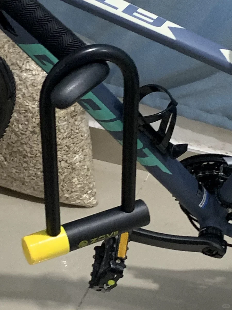 贵的自行车一定要买锁,要买好锁才不会被!