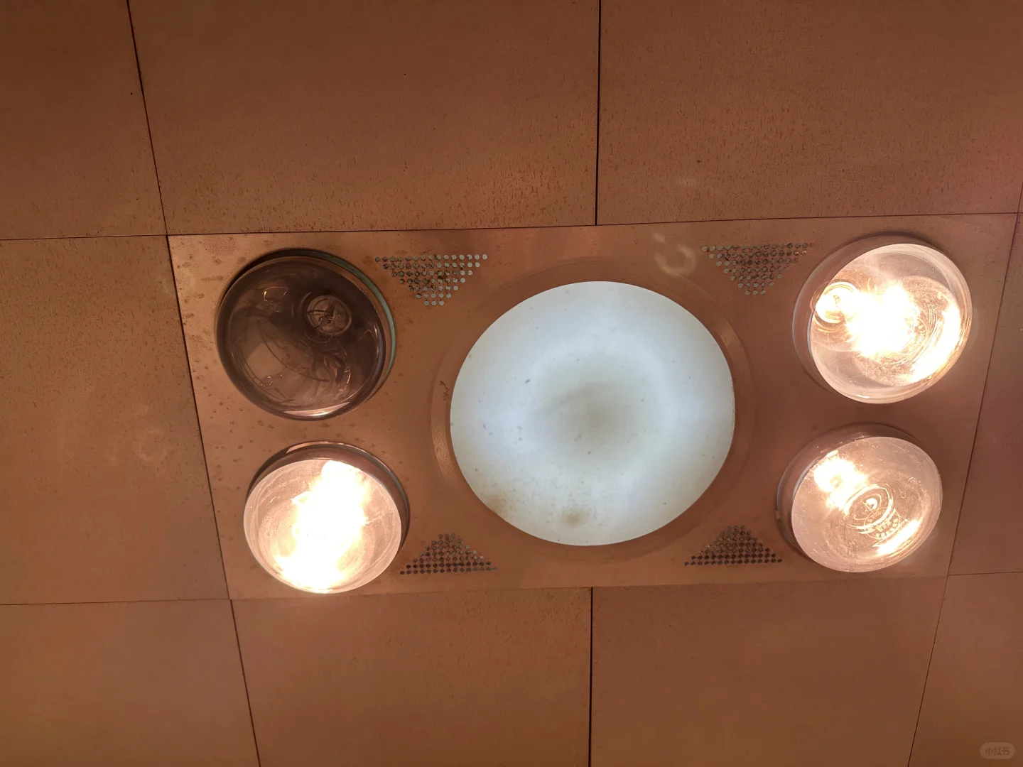 卫生间不换一体灯低成本改善照明灯光！