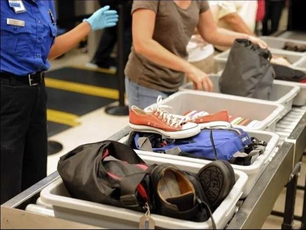 ✈️越南机场安检新规！?不脱鞋不掏电脑