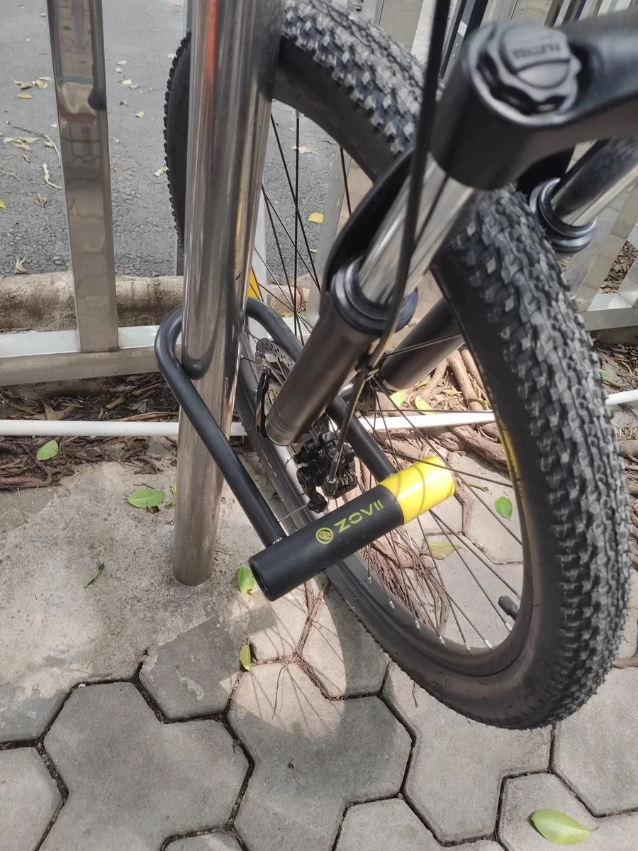 贵的自行车一定要买锁,要买好锁才不会被!