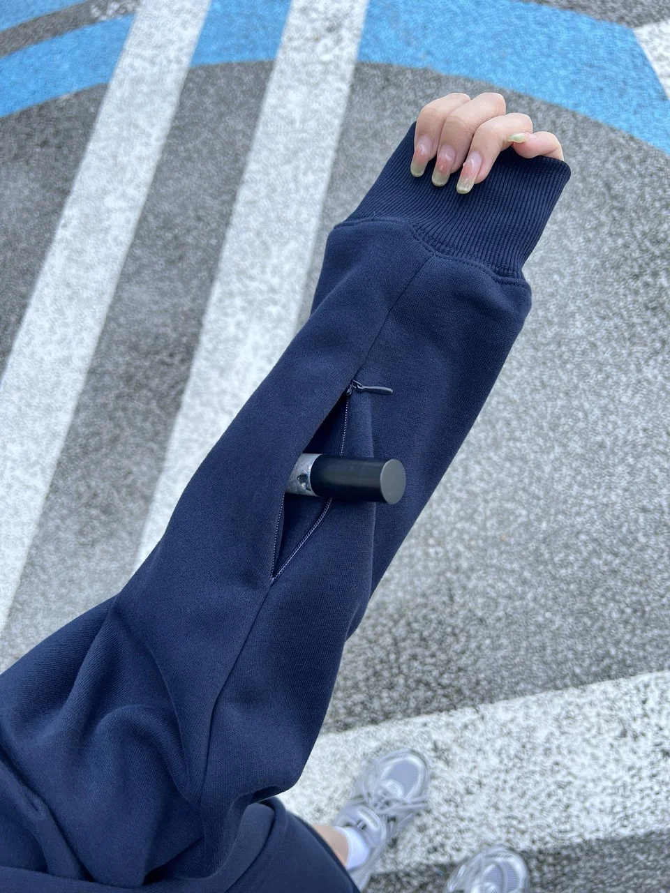 好权威的设计！AC袖口有点意思！