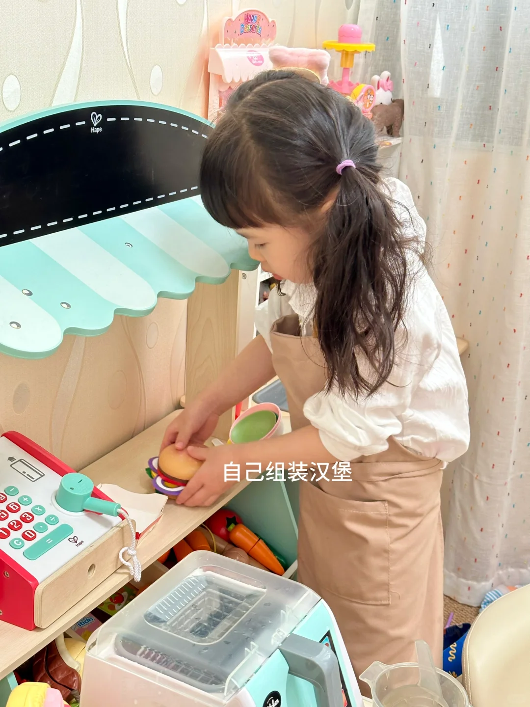 她真的好爱这些厨房玩具??