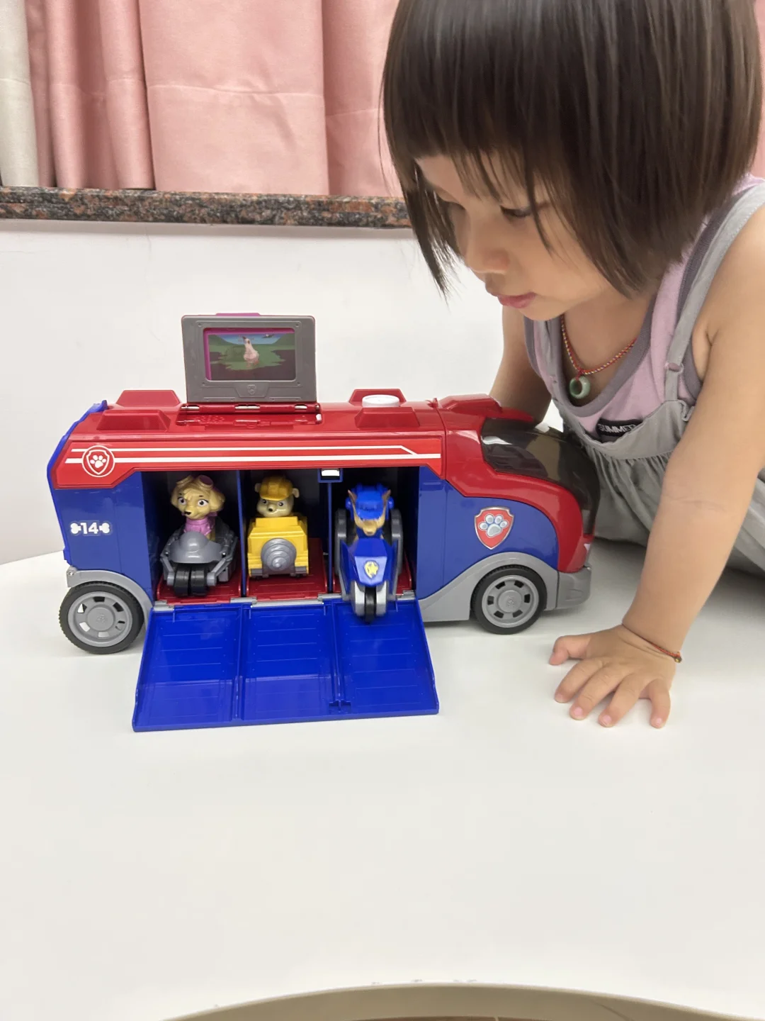 小小孩对这个汪汪队玩具爱了爱了！