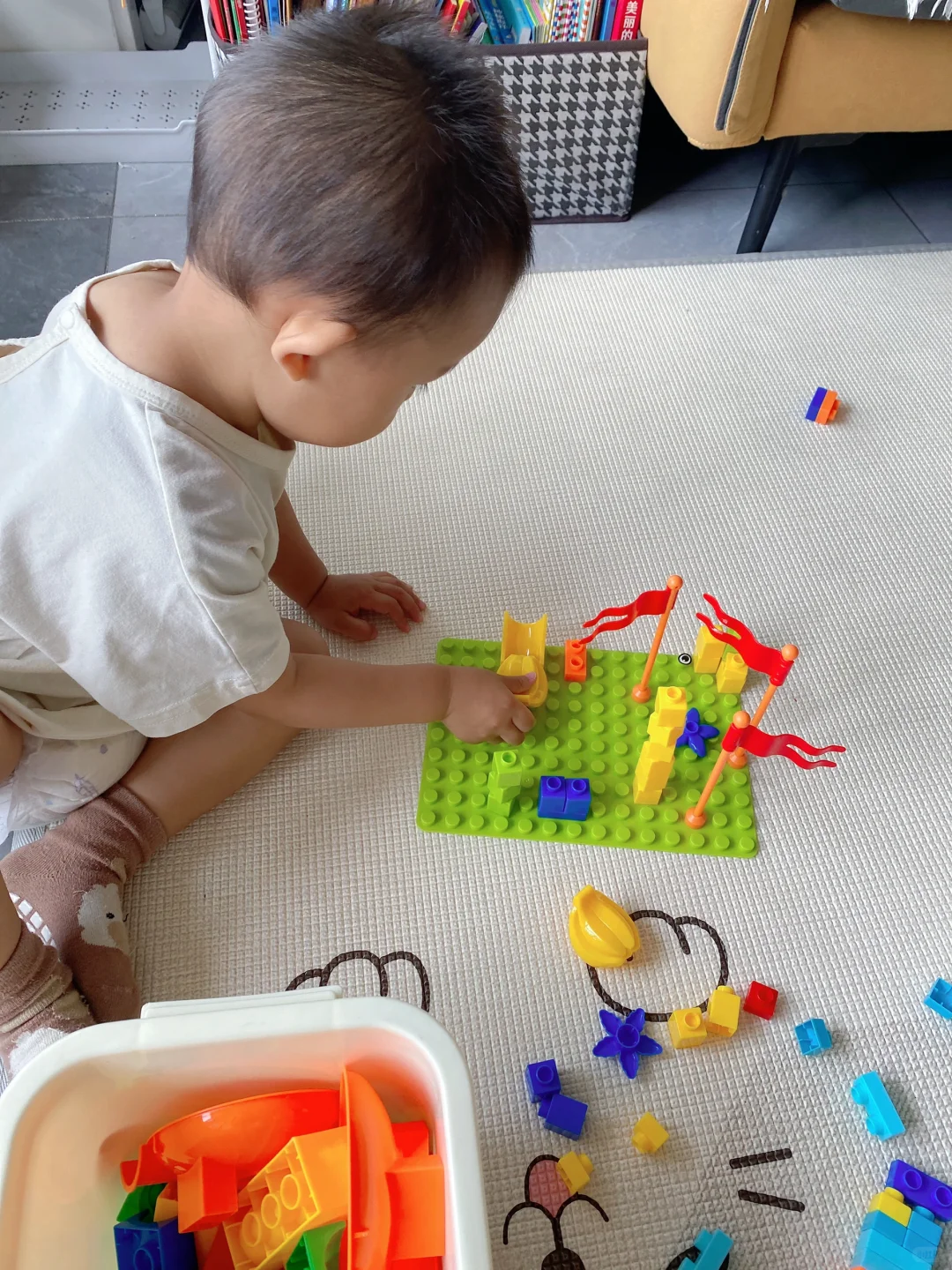 分享｜2岁小孩搭积木 放手让他玩 会有惊喜