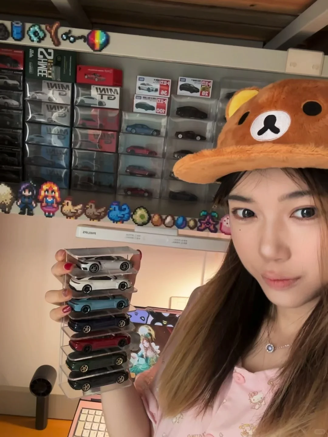 爱玩车模的女大学生宿舍布置