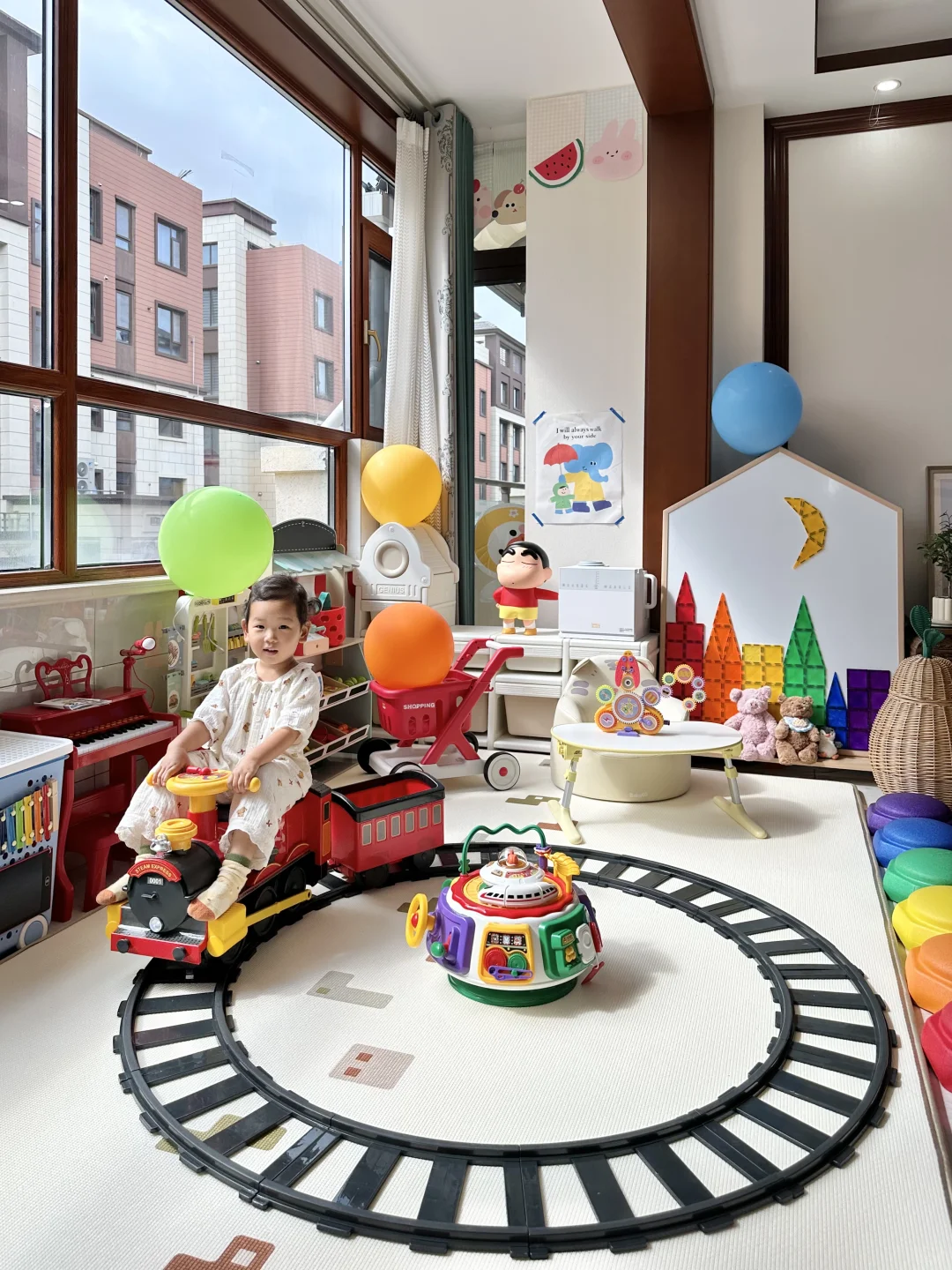 巴掌大的阳台装满了女儿的快乐