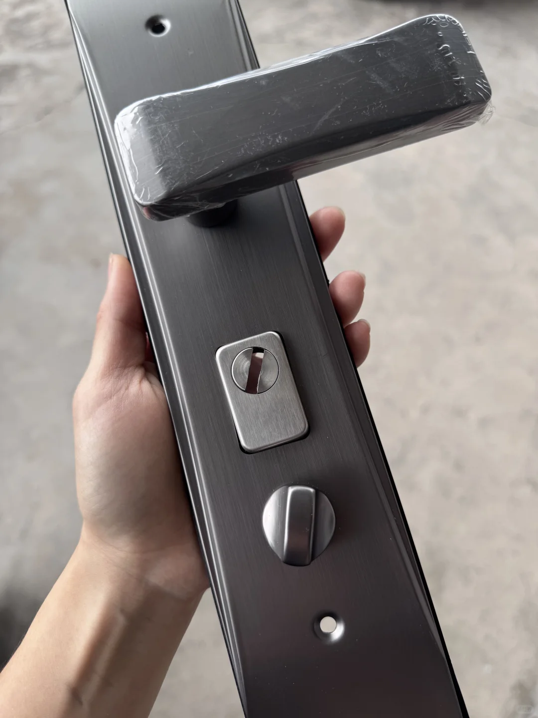 枪灰色不锈钢防盗门大门锁，68标准机械锁