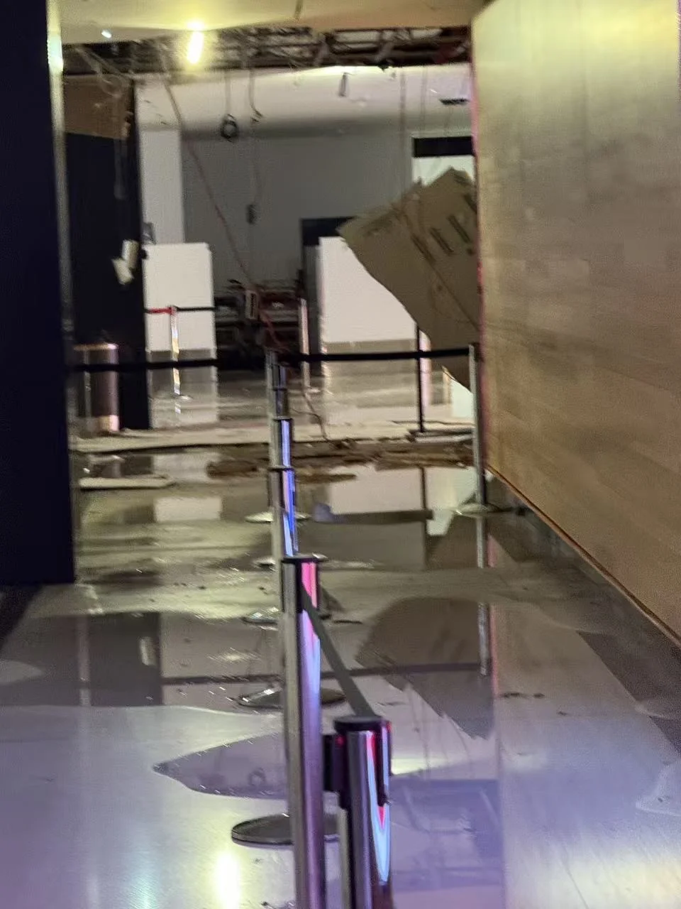 悉尼又一离谱的事！傍晚悉尼大雨，机场拥堵