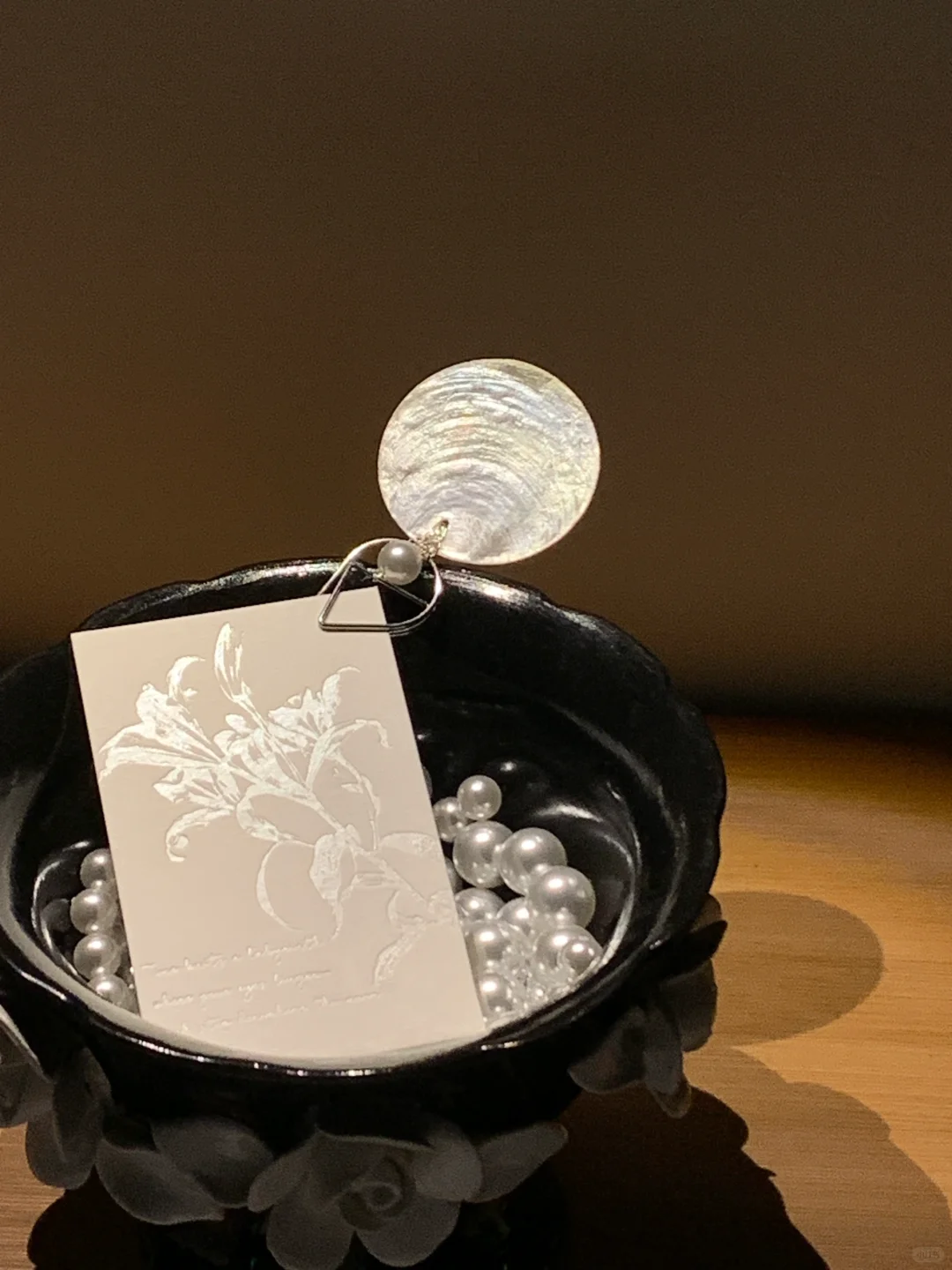 低调的凹印百合