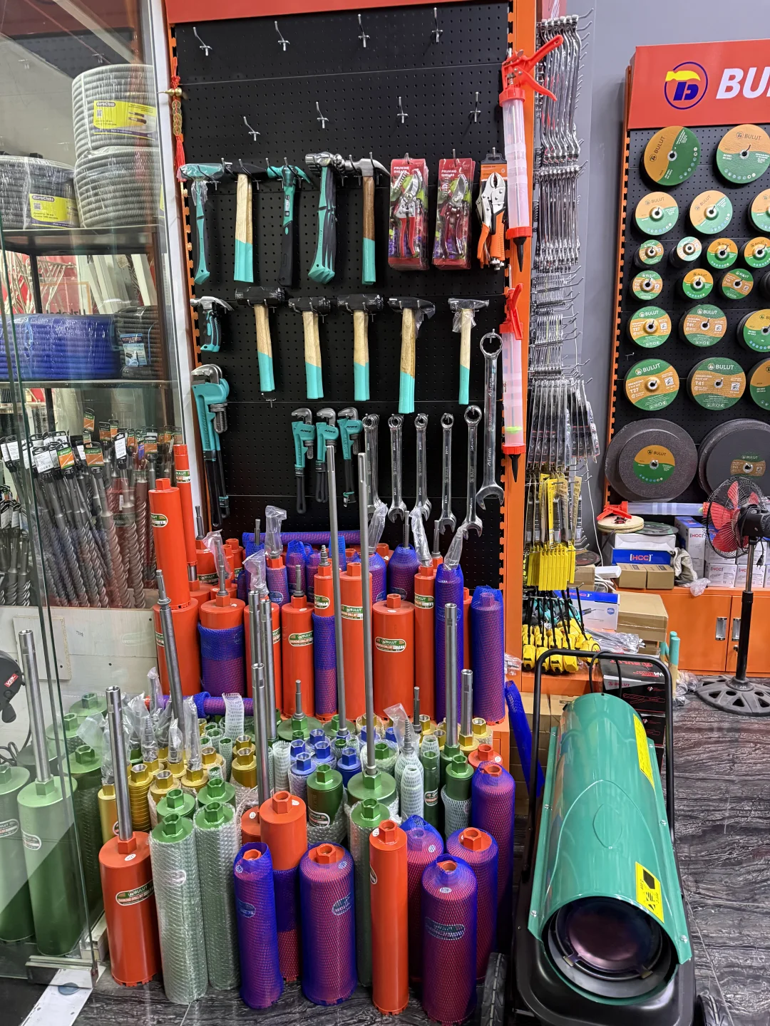 塔什干卖中国装修工具老板娘.