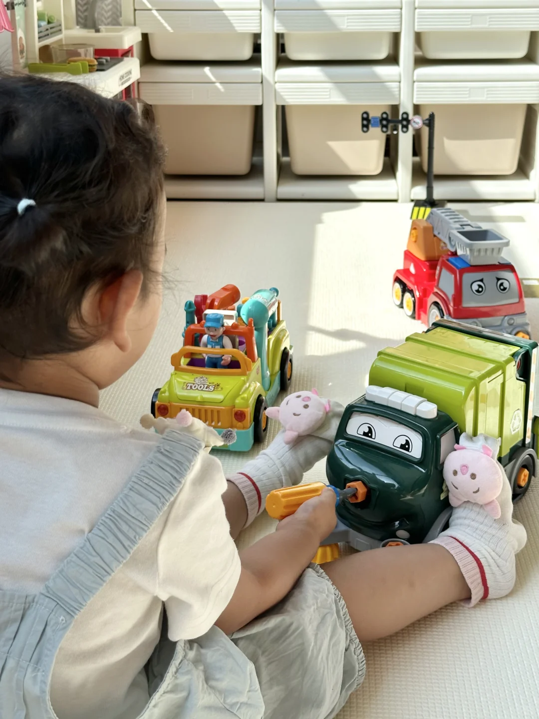 巴掌大的阳台装满了女儿的快乐