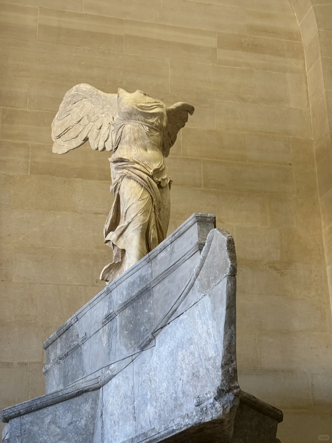 卢浮宫4分钟被盗10亿！普通人去法国怎么防盗