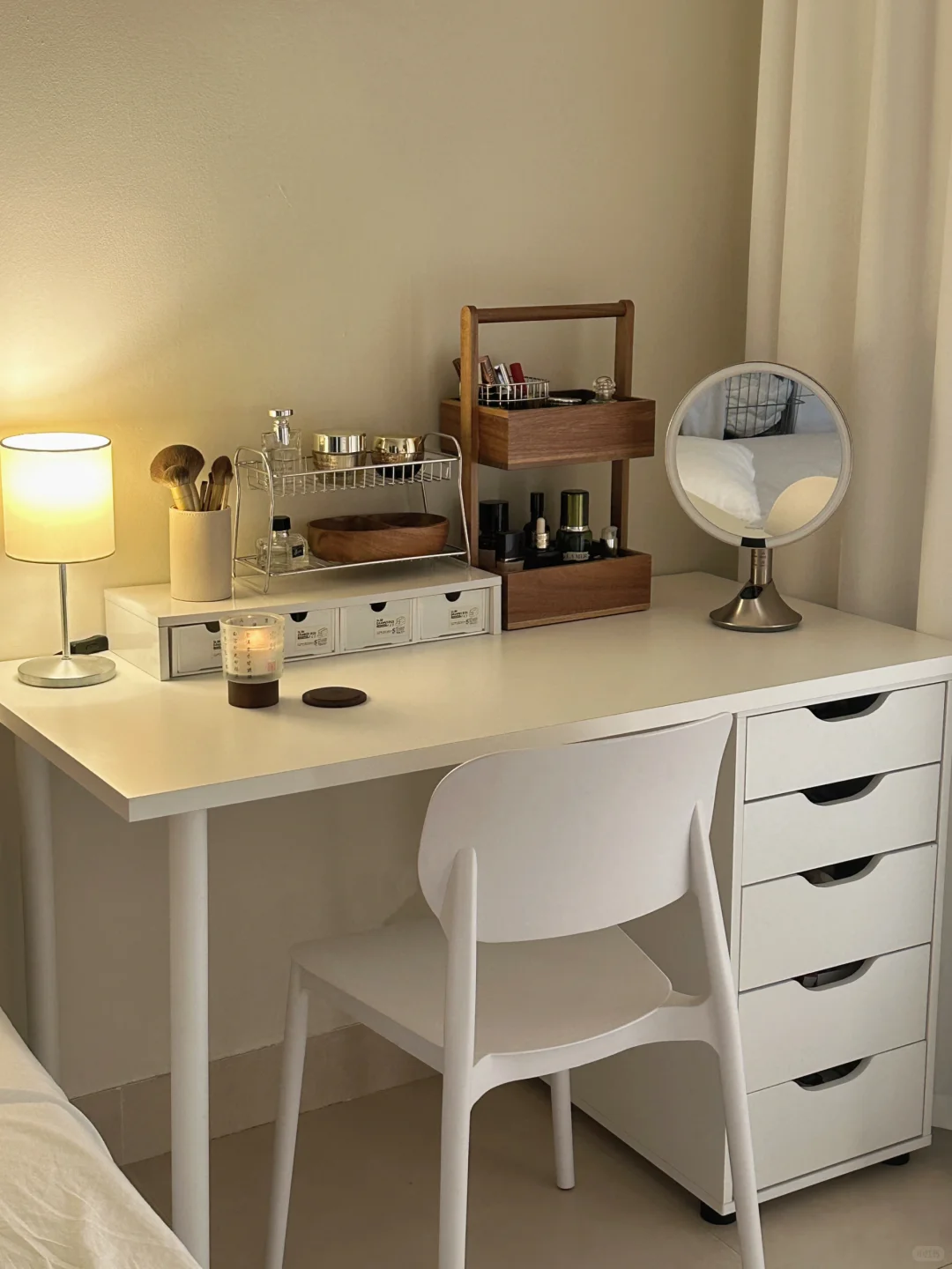 化妆桌收纳分享?，其实这2样就够了
