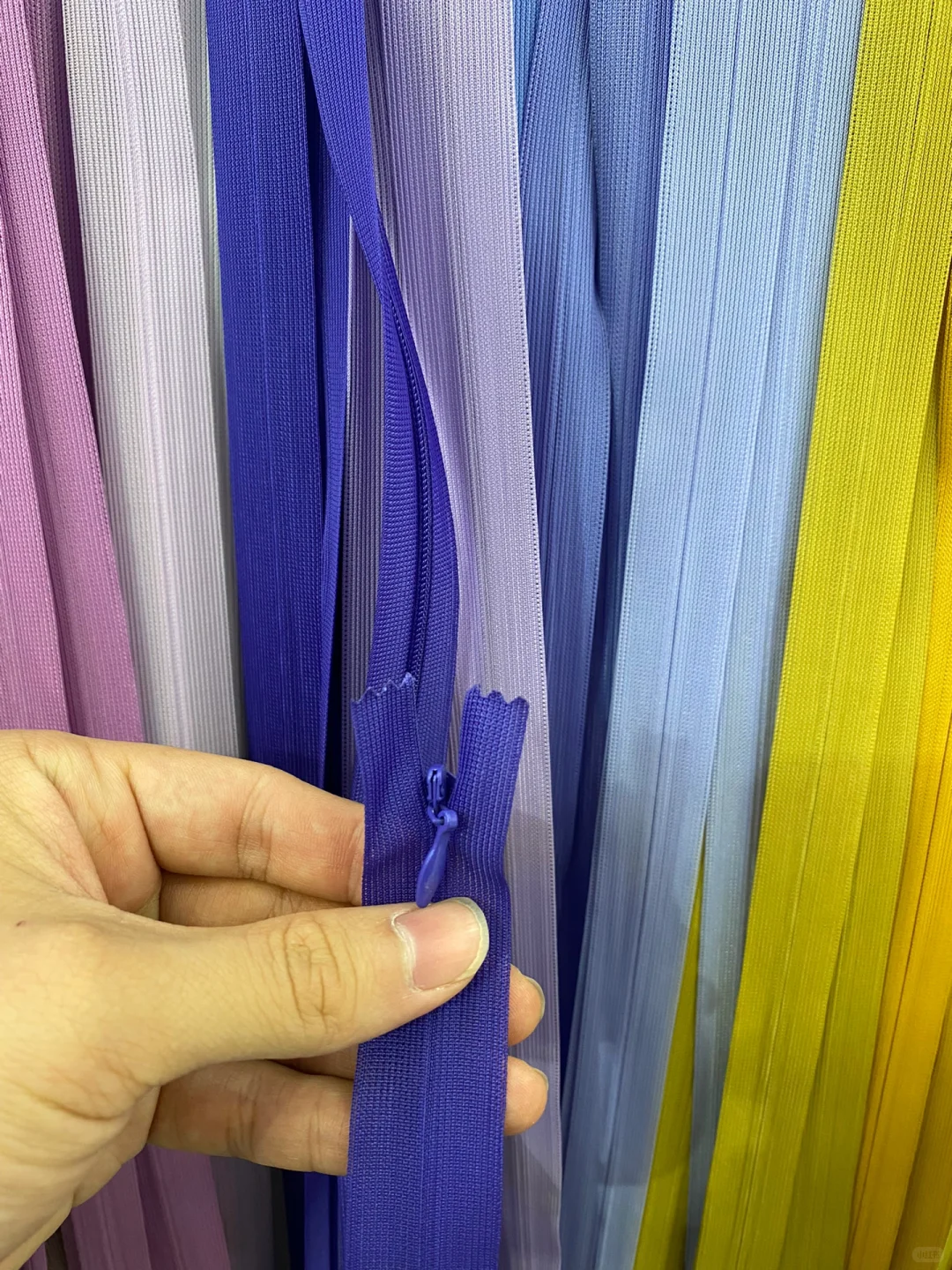 每个设计师都会用得到的服装辅料—隐形拉链