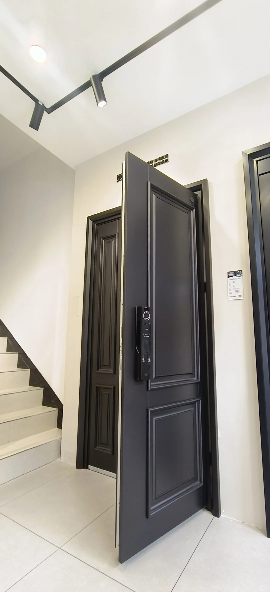 新房装修，纠结3个月的入户门，终于拿下了