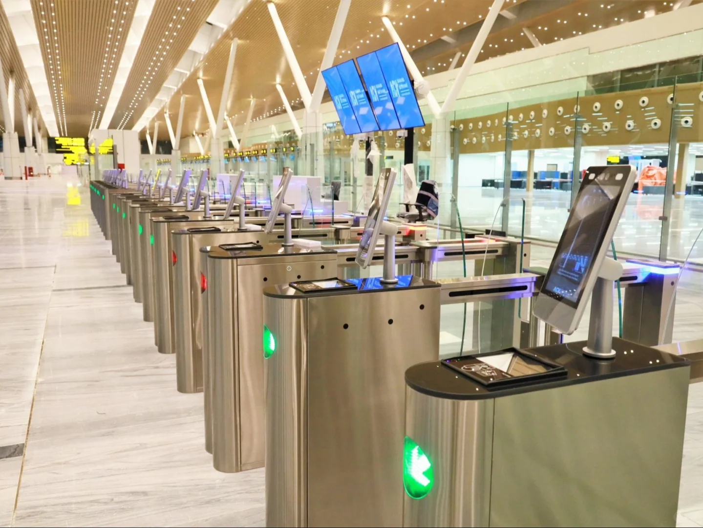 ✈️越南机场安检新规！?不脱鞋不掏电脑