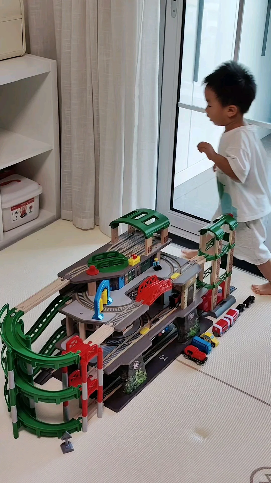 谢谢你，娃一整天没理我了…