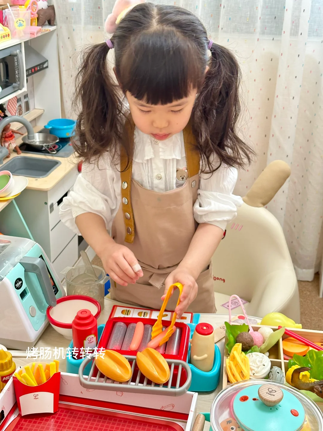 她真的好爱这些厨房玩具??