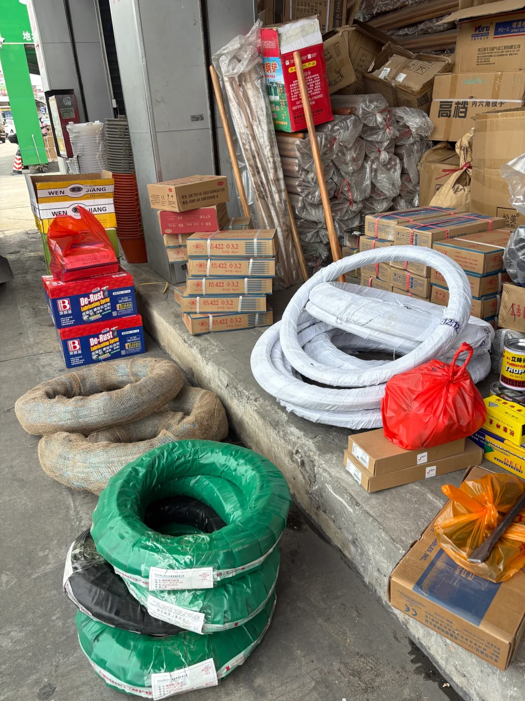 来五金批发市场逛街