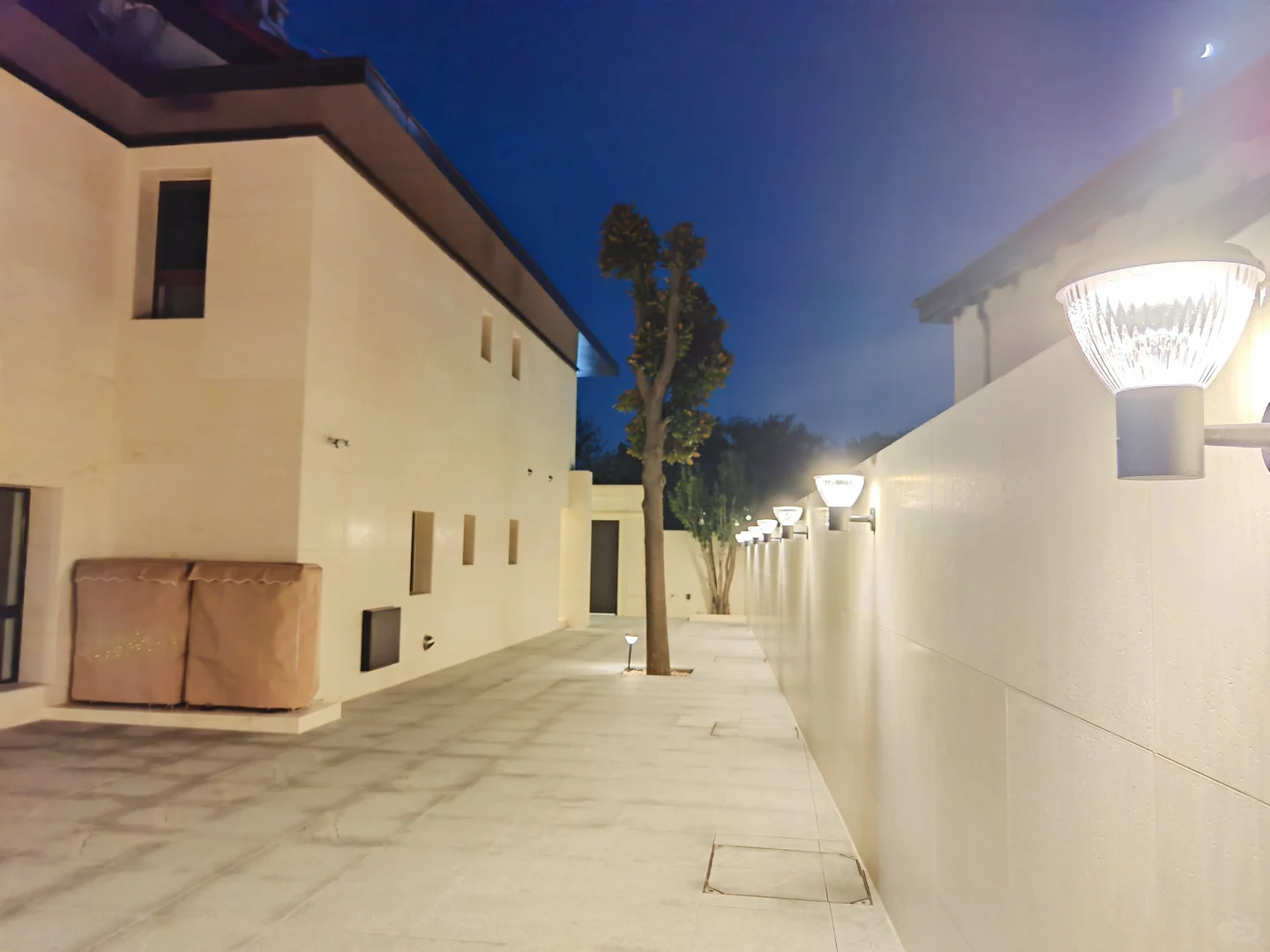 别墅太阳能壁灯，耐用款