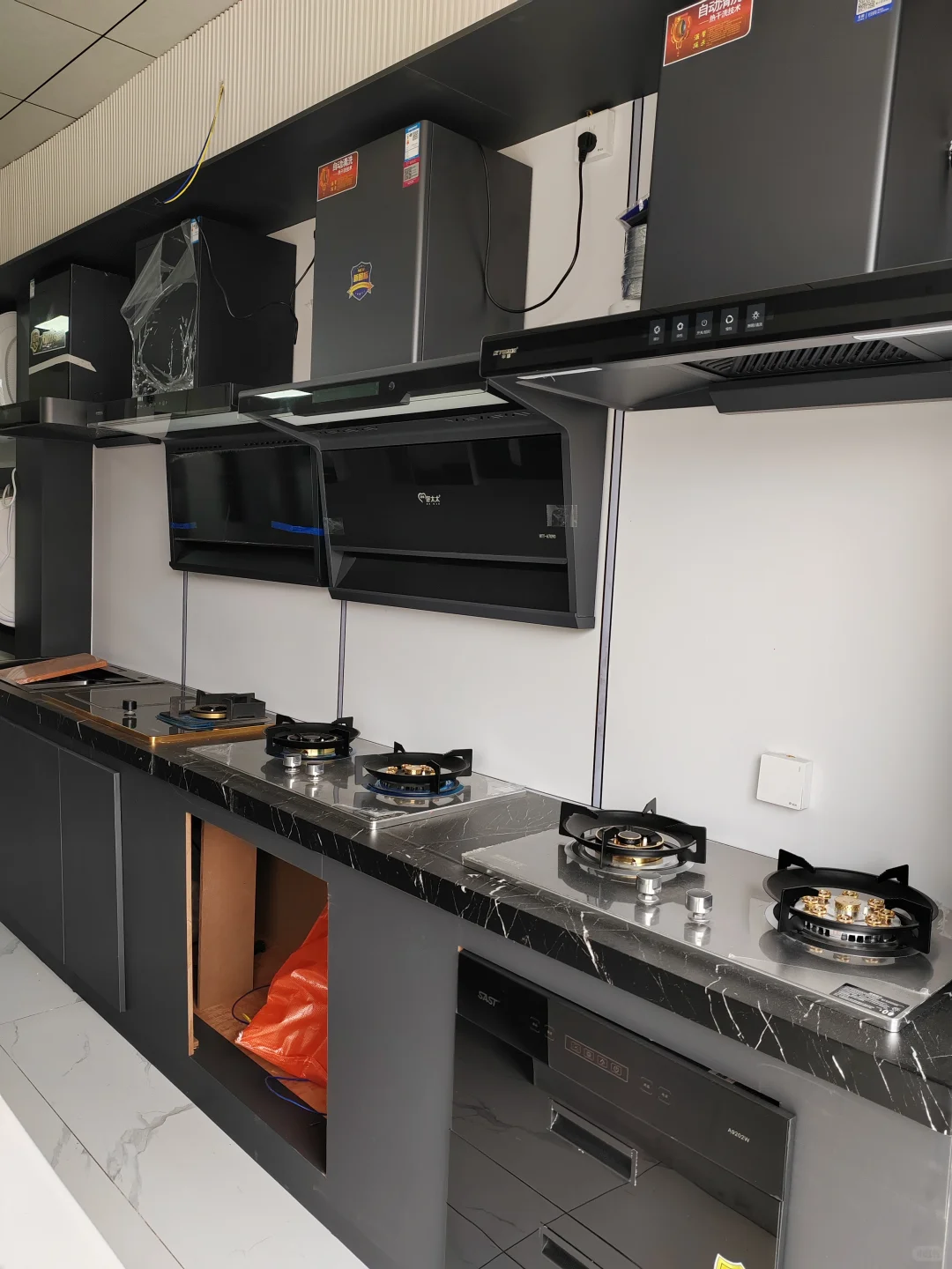 被爸妈抓回贵阳守开了18年五金店?