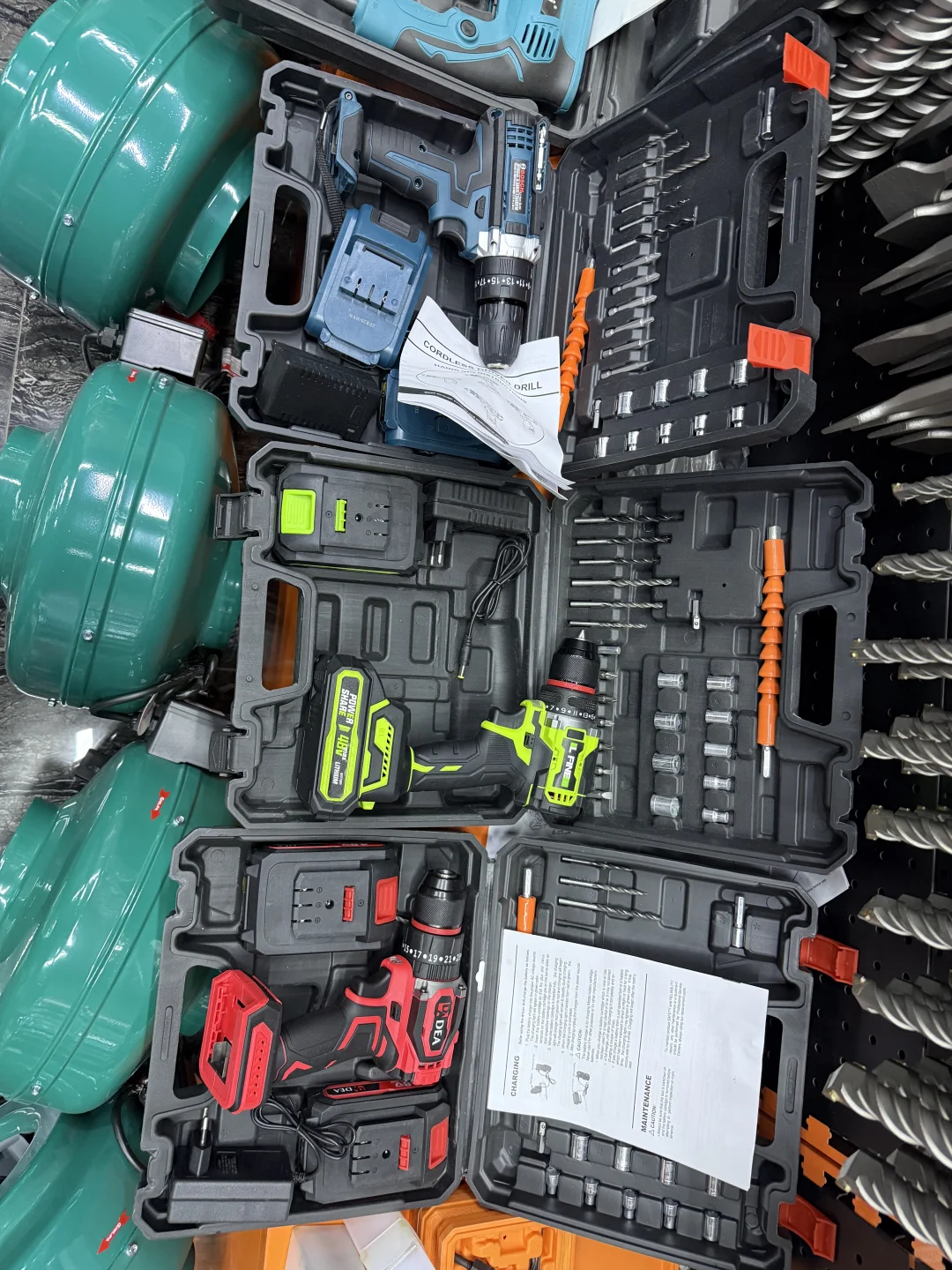 塔什干卖中国装修工具老板娘.