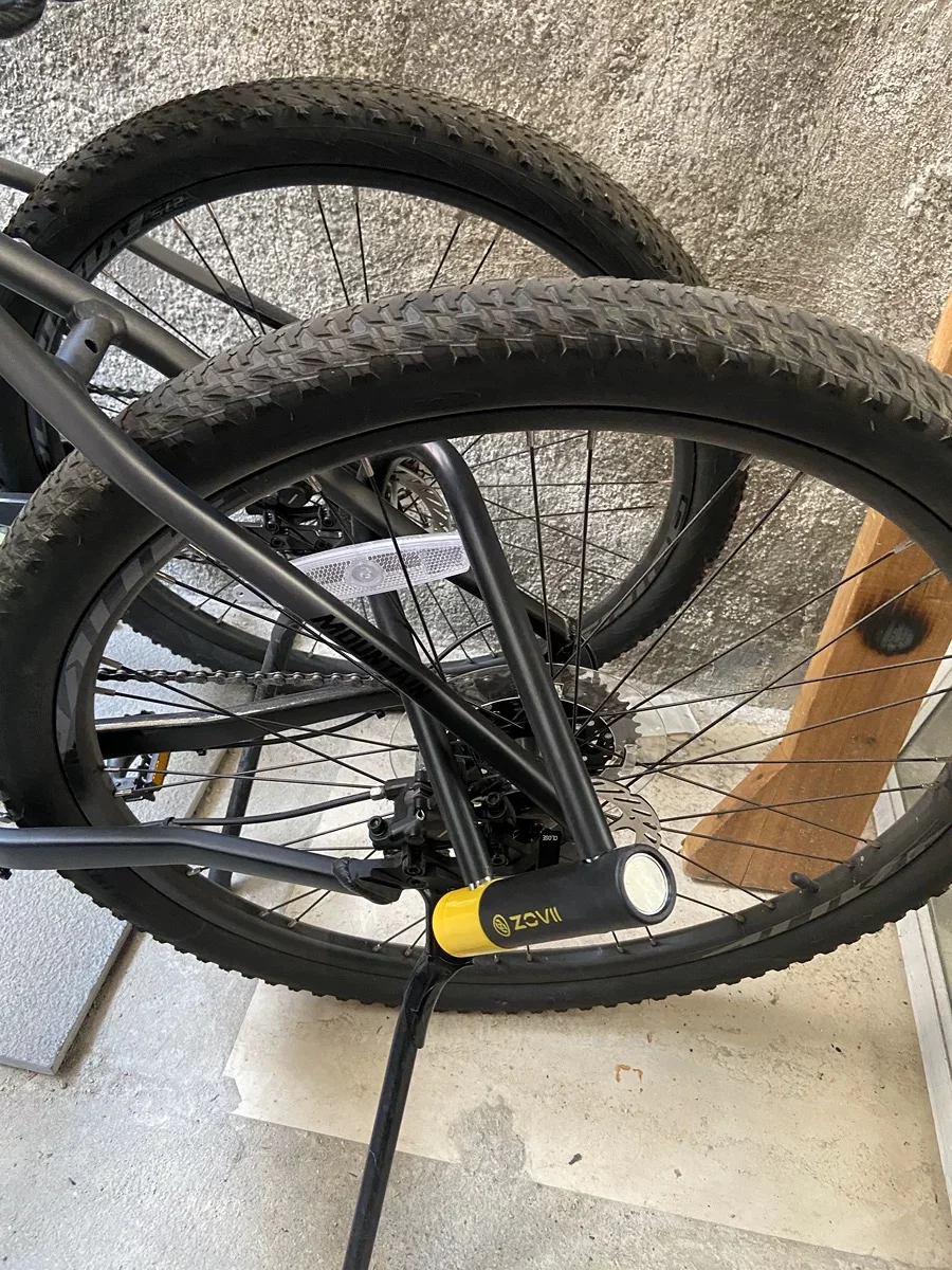 贵的自行车一定要买锁,要买好锁才不会被!