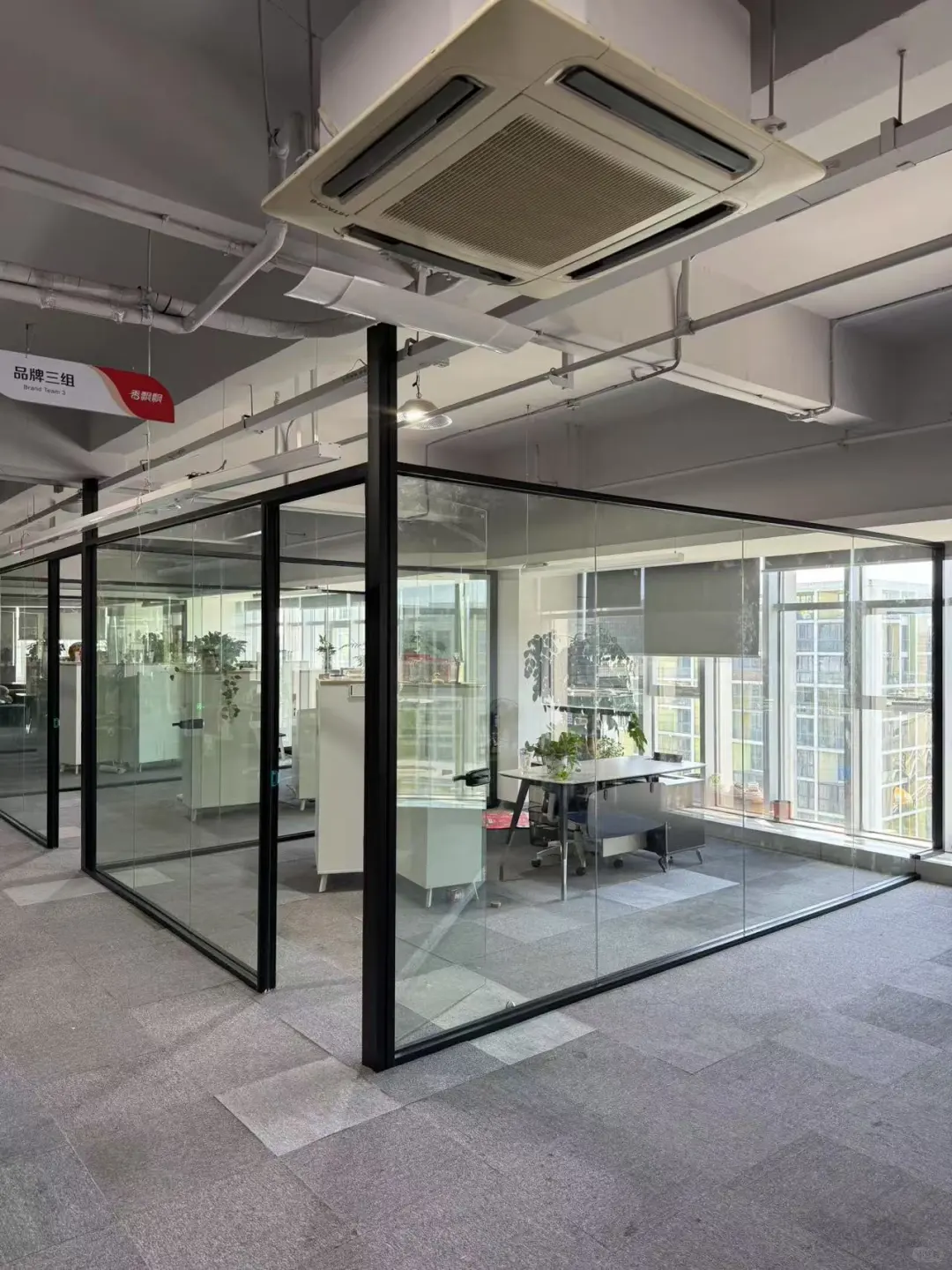 厂房做这样的隔断也很好看了吧