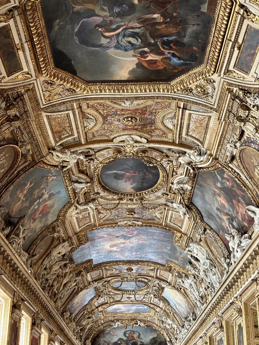 卢浮宫4分钟被盗10亿！普通人去法国怎么防盗