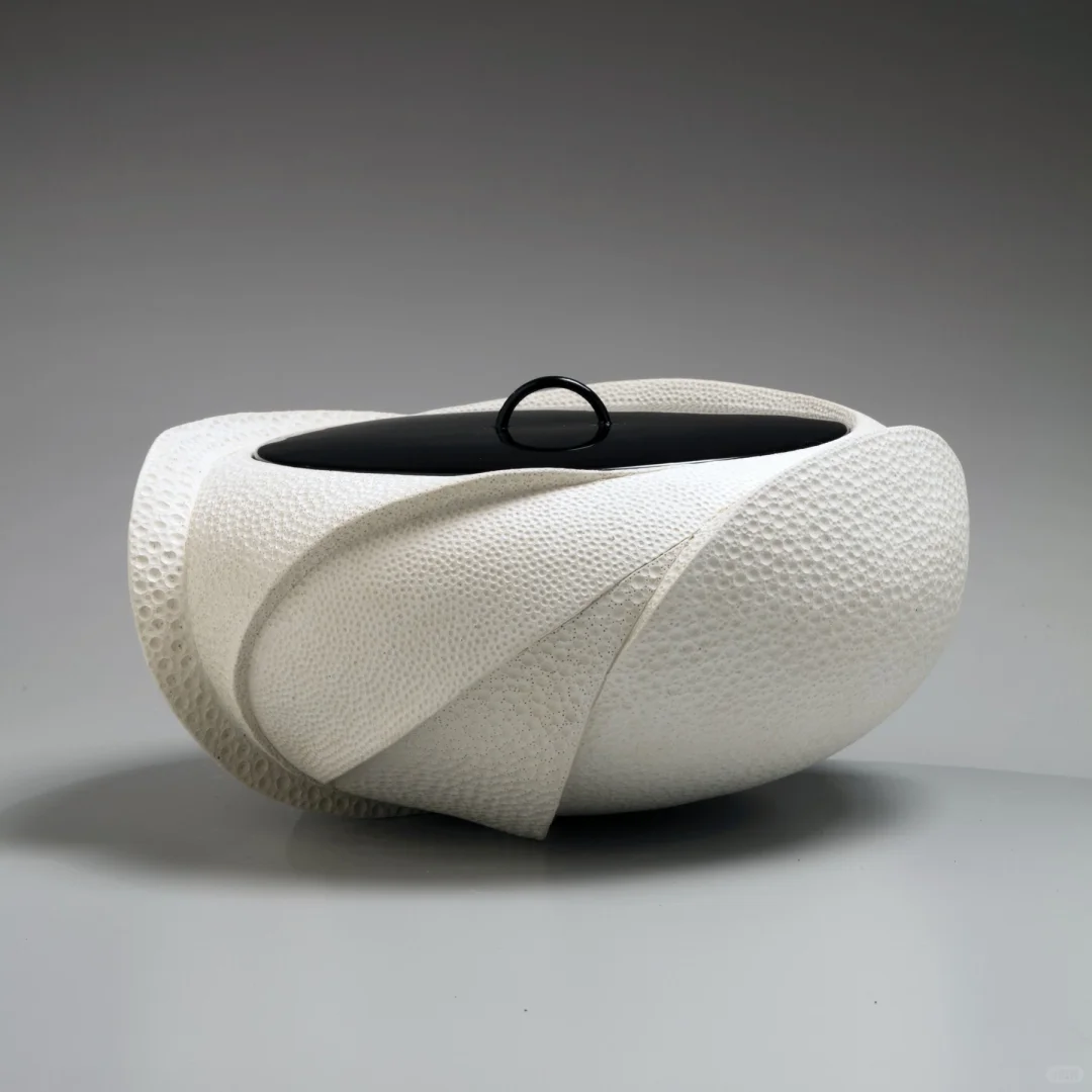 螺旋式陶瓷艺术品