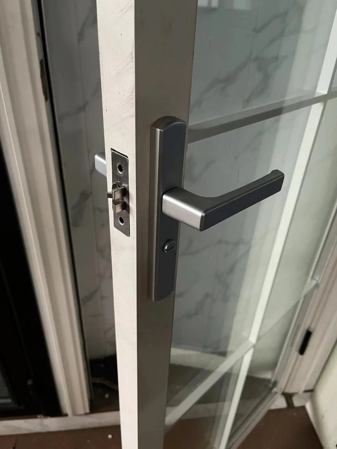 卫生间门磁吸锁体更换机械锁体成功