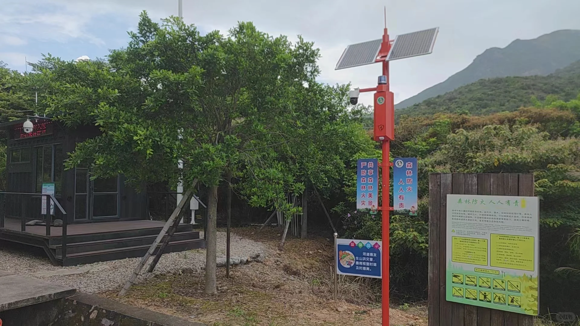 太阳能语音监控杆：节能与安全的双重保障‌