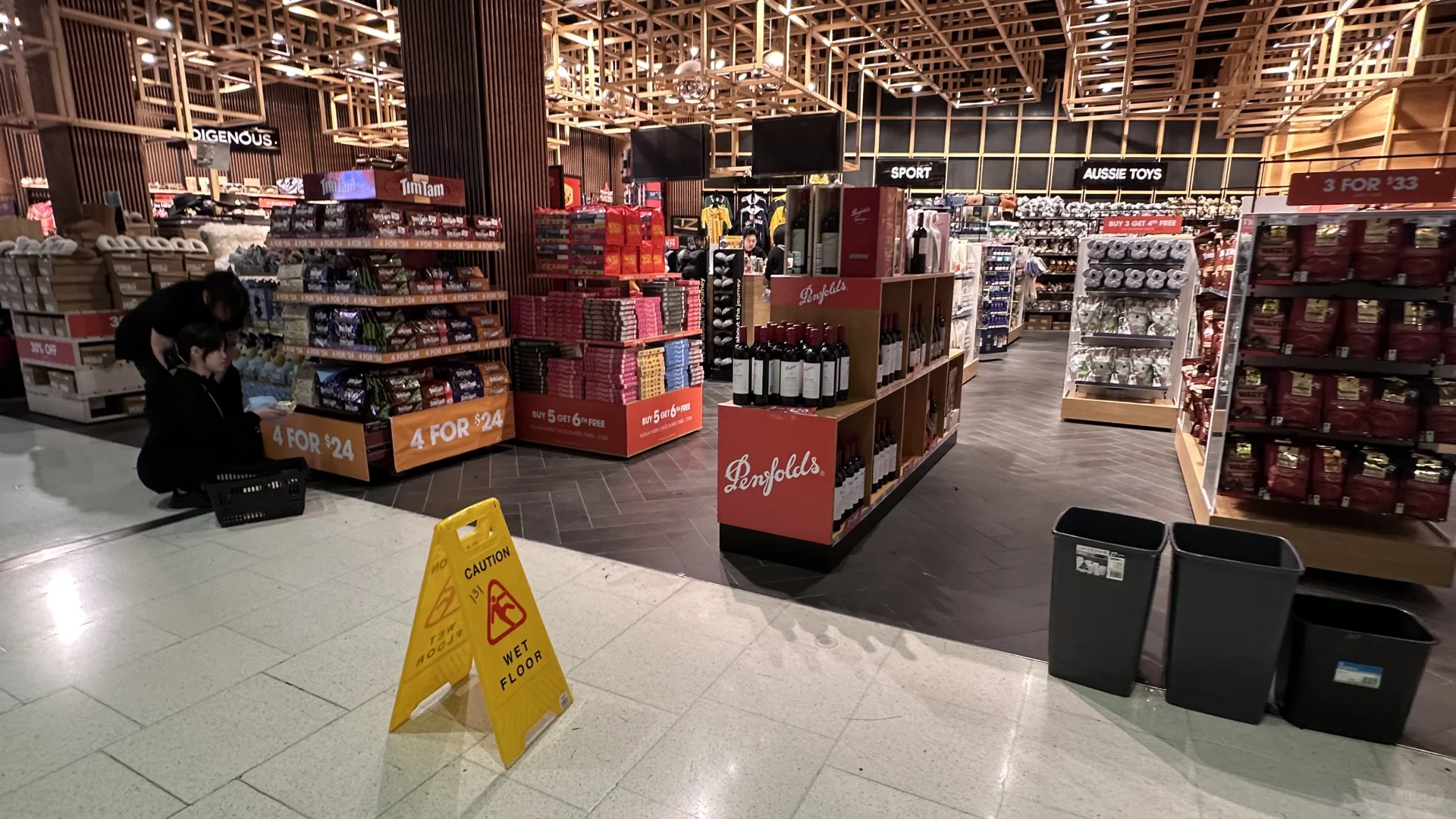 悉尼又一离谱的事！傍晚悉尼大雨，机场拥堵