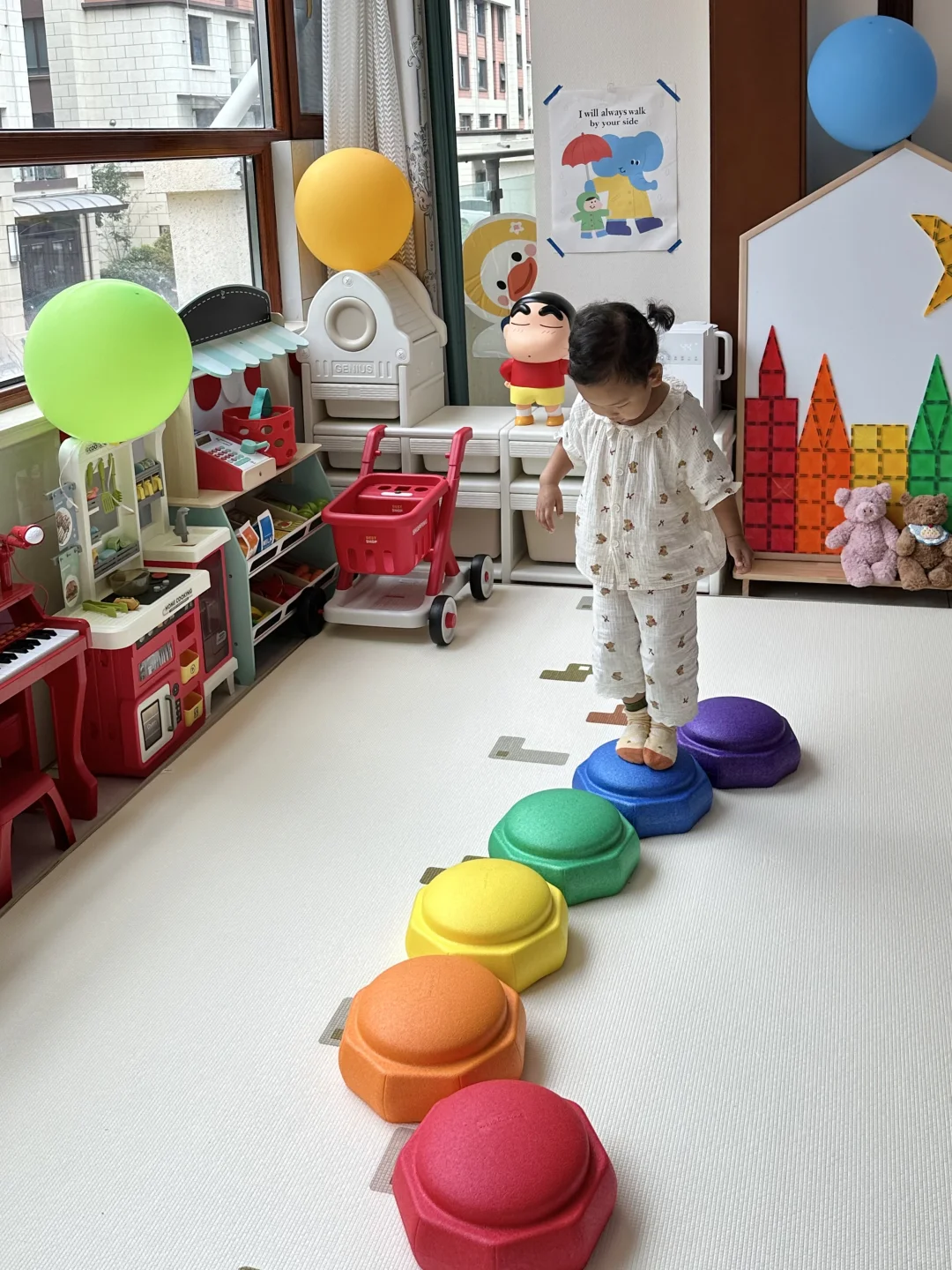 巴掌大的阳台装满了女儿的快乐