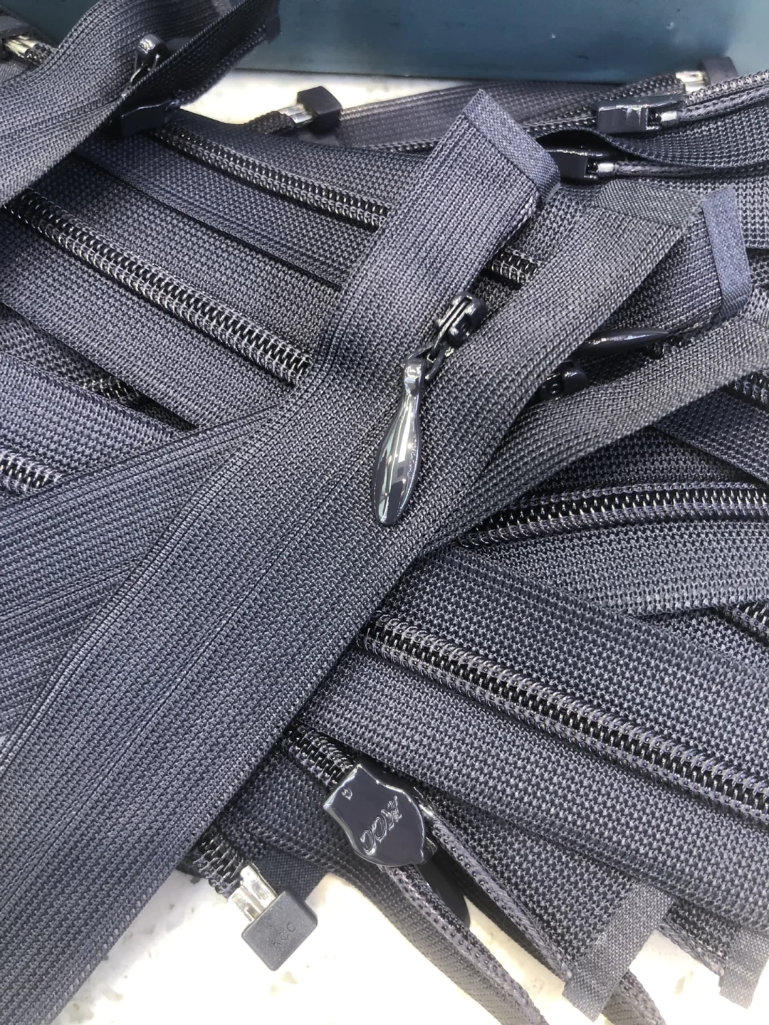 隐形拉链开尾，开尾隐形拉链