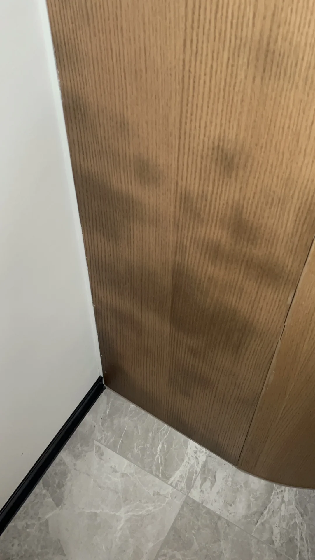 早一点发现欧松板，防霉一下也不急安装饰面