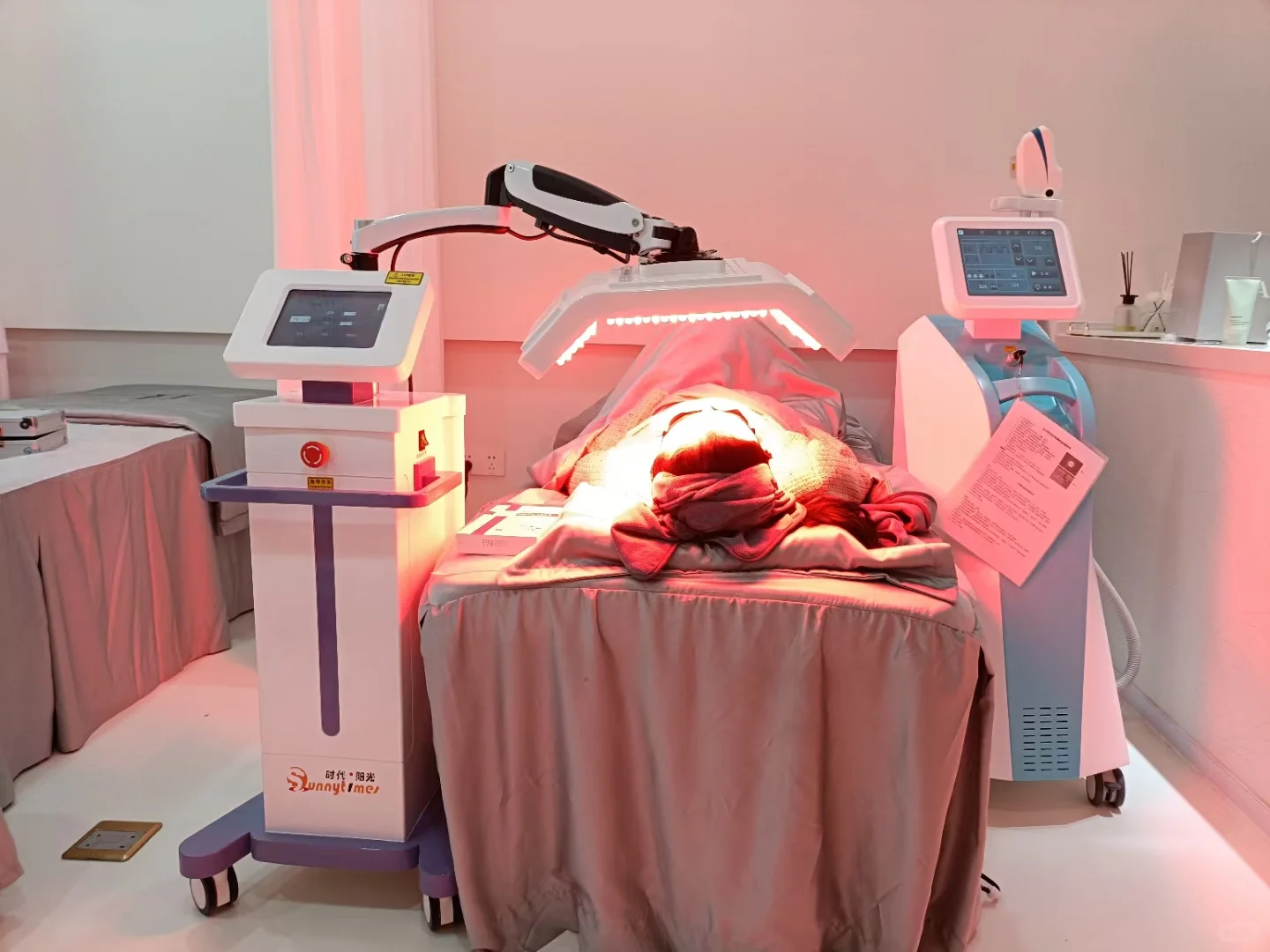 正规红蓝光、红蓝黄光治疗仪