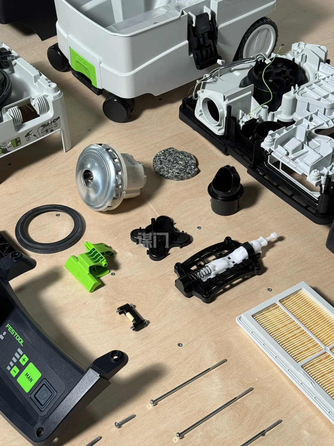 拆开一台吸尘器，看见它的制造逻辑